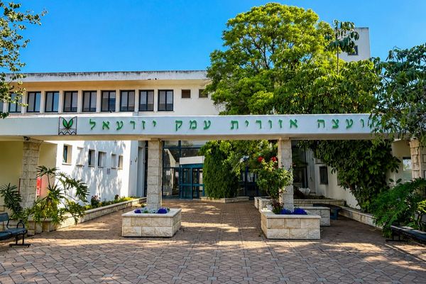 חזית בית המועצה