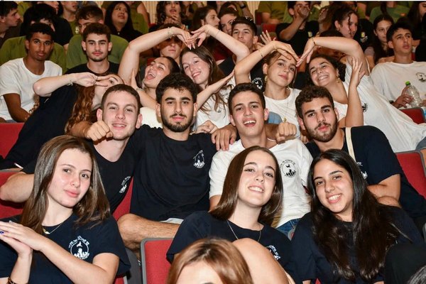 חניכות וחניכי המכינות ושנות השירות במפגש משותף בבית הספר עמקים תבור